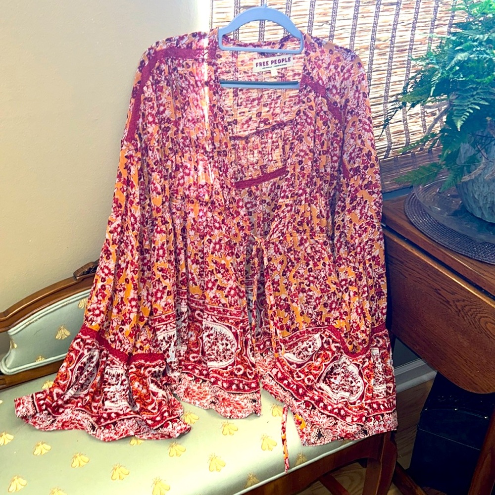 Free People Short Kimono Top “Very Flattering” SZ L  NWOT